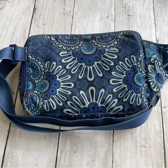 PREOWNED VERA BRADLEY BLUE FANNY PACK ADJUSTABLE ZIP AROUND - Picture 7 of 7